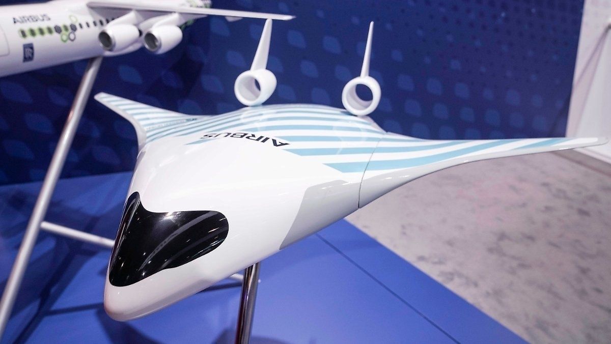 Airbus компани “далавч ба эх бие үргэлж” нисэх онгоцны загварыг танилцуулжээ